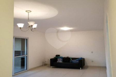 Apartamento à venda com 3 quartos, sendo 1 suíte,  em Jardim Emília, Sorocaba, SP