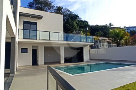 Casa à venda com 4 quartos, sendo 3 suítes, no condomínio Estância Marambaia, Vinhedo - SP