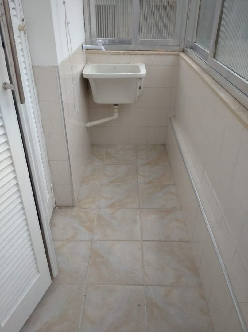Sala Living à Venda no Centro de São Vicente | A 1 Quadra da Praia do Gonzaguinha
