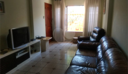Sobrado à venda com 3 quartos em Horto, São Paulo, SP