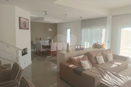 Casa à venda com 4 quartos, sendo 3 suítes, no condomínio Arco Iris, Atibaia - SP