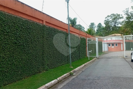 Casa à venda com 4 quartos, sendo 2 suítes, no condomínio Canamari, São Paulo - SP