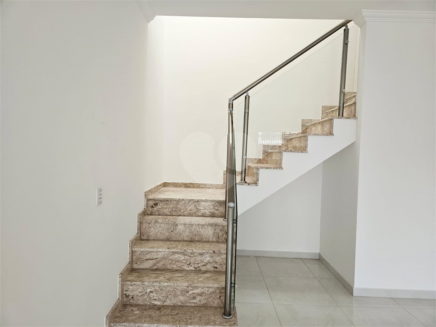 Sobrado à venda com 3 quartos, sendo 1 suíte, em Vila Romero, São Paulo, SP