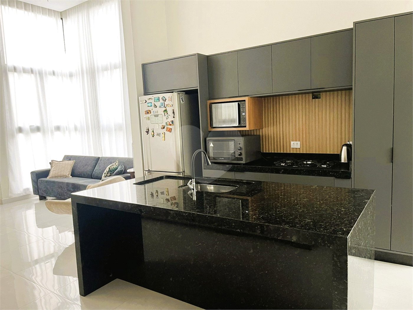 Casa à venda com 3 suítes no condomínio Residencial Le France, Sorocaba - SP