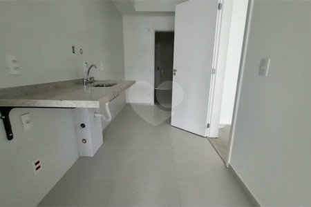 Apartamento à venda com 3 suítes em Vila Pirajussara, São Paulo, SP
