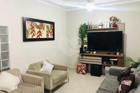 Casa à venda com 3 quartos, sendo 1 suíte, em Vila Suissa, Mogi das Cruzes, SP