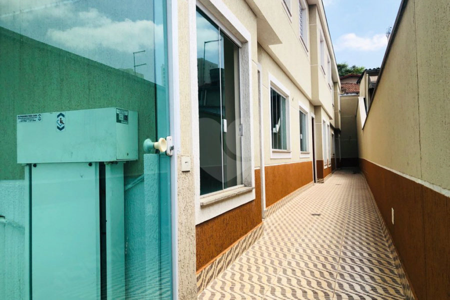 Casa à venda com 2 suítes no condomínio Residencial Guilhen, São Paulo - SP