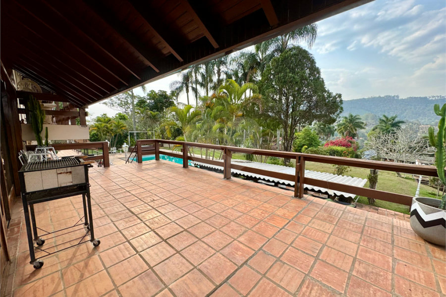 Casa à venda com 7 quartos, sendo 4 suítes, no condomínio Campos de Mairiporã Gleba 1, Mairiporã - SP