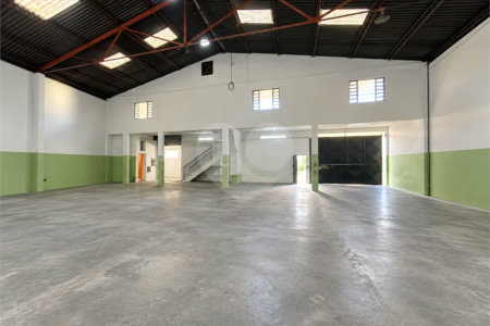 Galpão comercial/industrial com 627 m² no Bairro Planalto, em São Bernardo do Campo, próximo à Via Anchieta, com piso fabril, escritórios e mezanino.