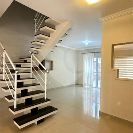 Indaiatuba- Villagio de Itaici- Venda - terreno 150,00 ms - construida 144, 15 ms - 3 dorms, 1 suite, sala, cozinha, wc - R$ 999.900,00 -Área de lazer conta com: Salão de festas - Piscina - Clube - Playground - Academia completamento bancário. Imóvel locado em setembro 2024, venda para investidor,