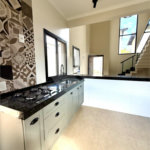 Casa à venda ou para alugar com 3 quartos, sendo 1 suíte, no condomínio Residencial Marchant Buarque, Atibaia - SP