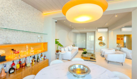 Apartamento à venda com 4 quartos, sendo 1 suíte,  em Copacabana, Rio de Janeiro, RJ