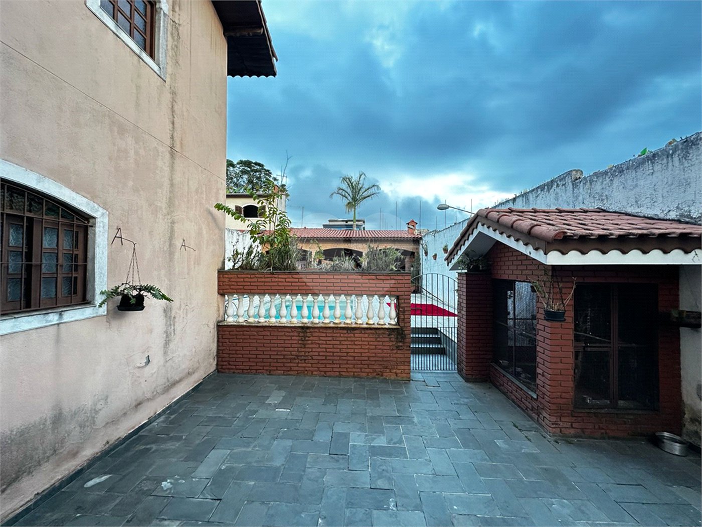 Sobrado à venda com 4 quartos, sendo 2 suítes, em Vila Júlia, Poá, SP