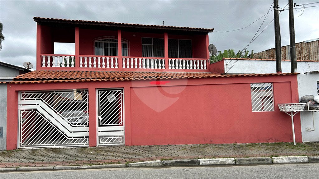 Sobrado à venda com 3 quartos, sendo 2 suítes,  em Vila Lúcia, Poá, SP