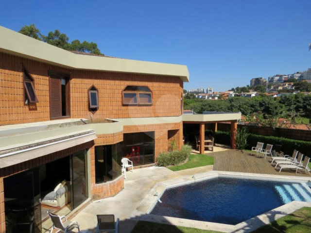 Casa de Vila à venda com 5 quartos, sendo 3 suítes,  em Morumbi, São Paulo, SP