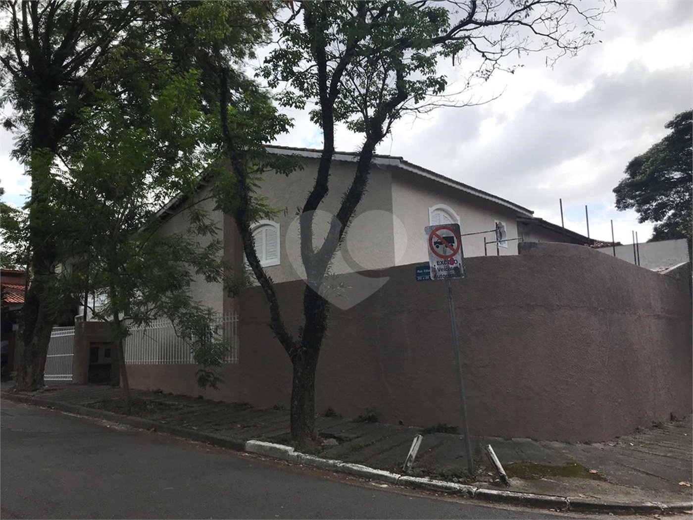 Sobrado à venda com 4 quartos, sendo 1 suíte, em Jardim Floresta, São Paulo, SP