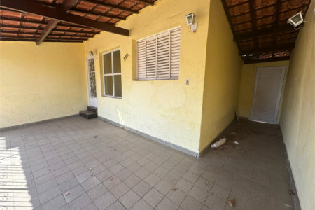 Casa à venda com 4 quartos, sendo 1 suíte, em Vila Maria, Itapetininga, SP