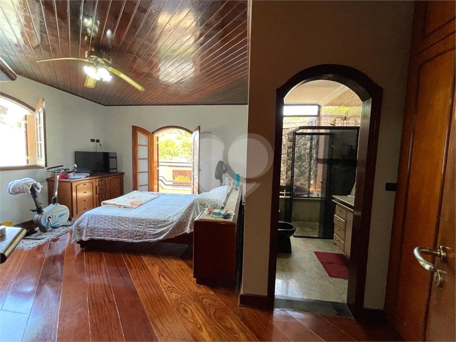 Casa à venda com 6 quartos, sendo 1 suíte, no condomínio Granja Olga I, Sorocaba - SP