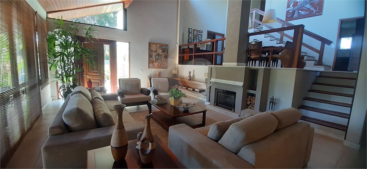 Casa à venda com 4 quartos, sendo 3 suítes, no condomínio Sausalito, Mairiporã - SP