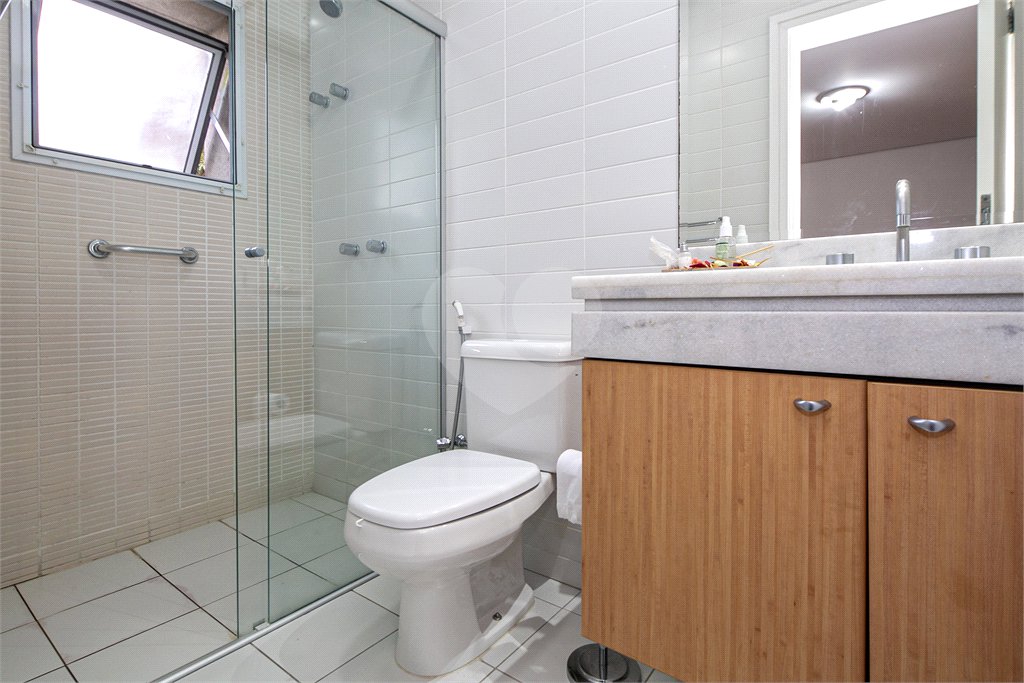Casa à venda com 5 quartos, sendo 4 suítes, no condomínio Villa de Monterey, São Paulo - SP