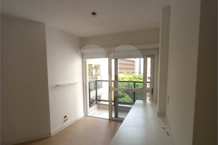 Apartamento à venda com 3 quartos, sendo 1 suíte,  em Vila Olímpia, São Paulo, SP