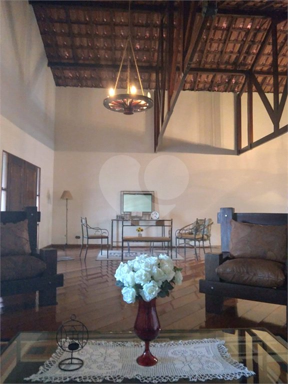 Casa à venda com 4 quartos, sendo 3 suítes,  em Vila Áurea, Poá, SP