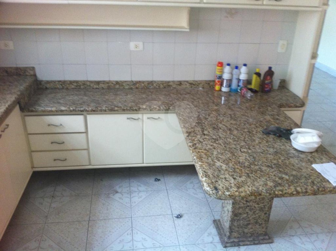 Sobrado à venda com 3 quartos, sendo 1 suíte, em Chora Menino, São Paulo, SP