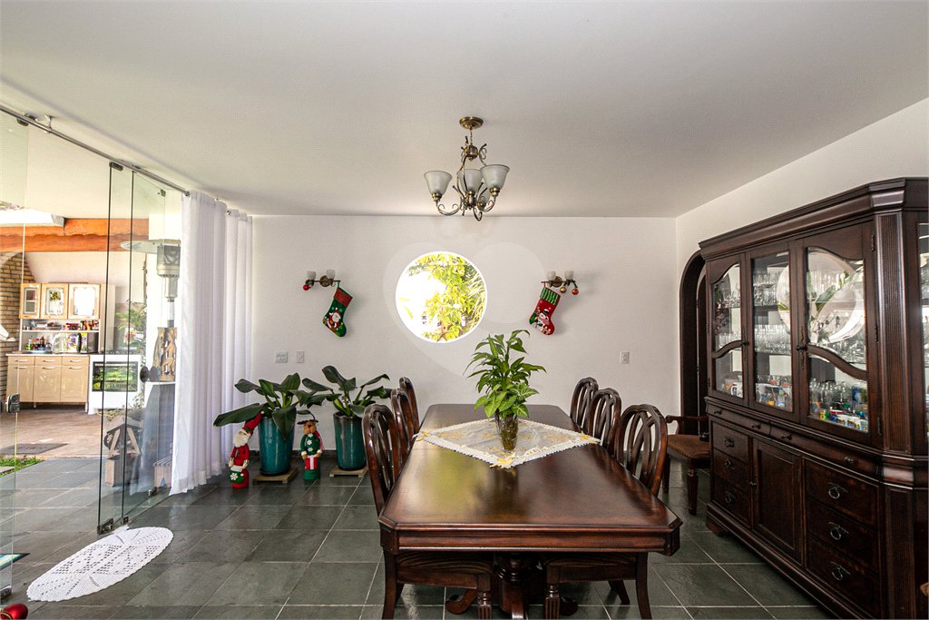 Casa à venda com 4 quartos, sendo 2 suítes,  em Interlagos, São Paulo, SP