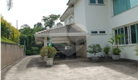 Casa à venda com 4 suítes no condomínio Monte Samkhya, Serra Negra - SP