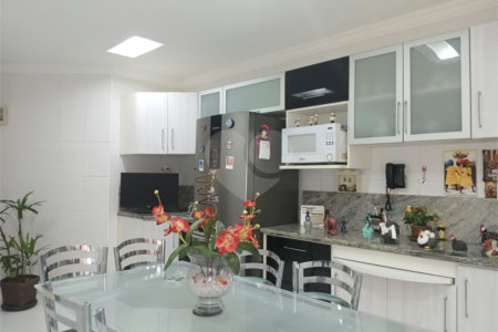 Casa à venda com 3 quartos, sendo 1 suíte,  em Esplanada Mendes Moraes, São Roque, SP