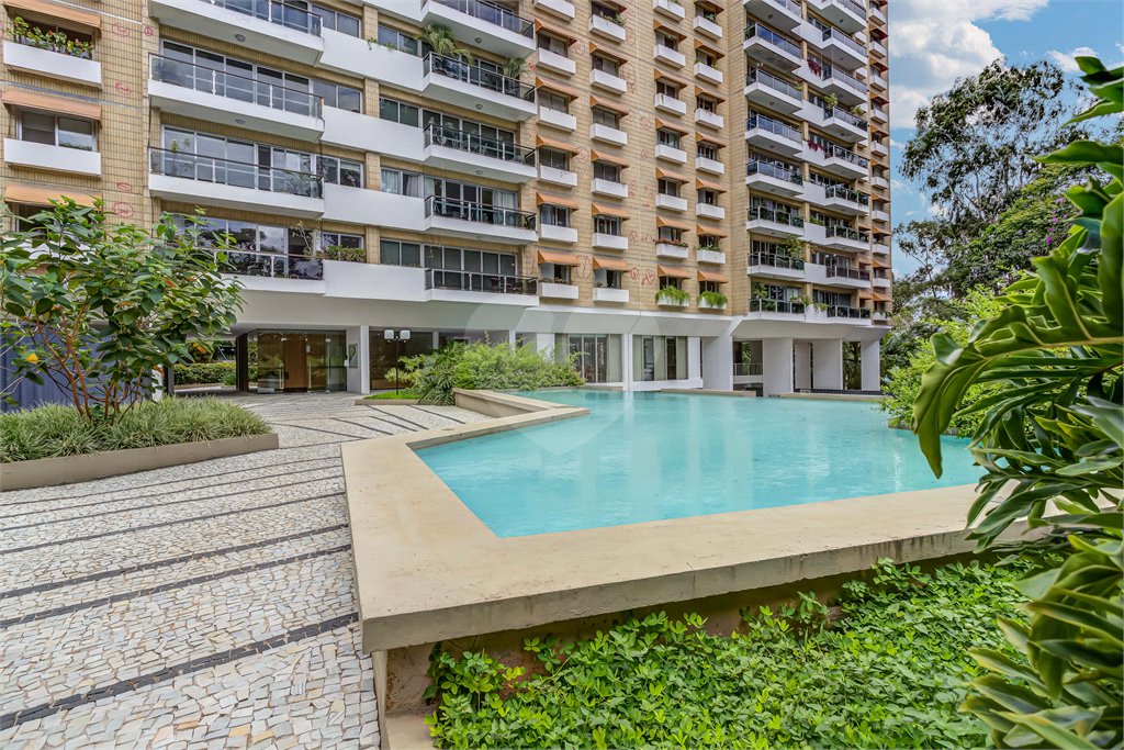 Apartamento à venda com 3 quartos, sendo 2 suítes, em Alto da Boa Vista, São Paulo, SP