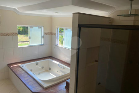 Casa à venda com 4 quartos, sendo 2 suítes, em Ubatiba, Maricá, RJ