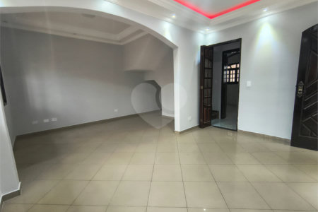 Sobrado à venda com 3 quartos, sendo 1 suíte, em Jardim D'abril, Osasco, SP