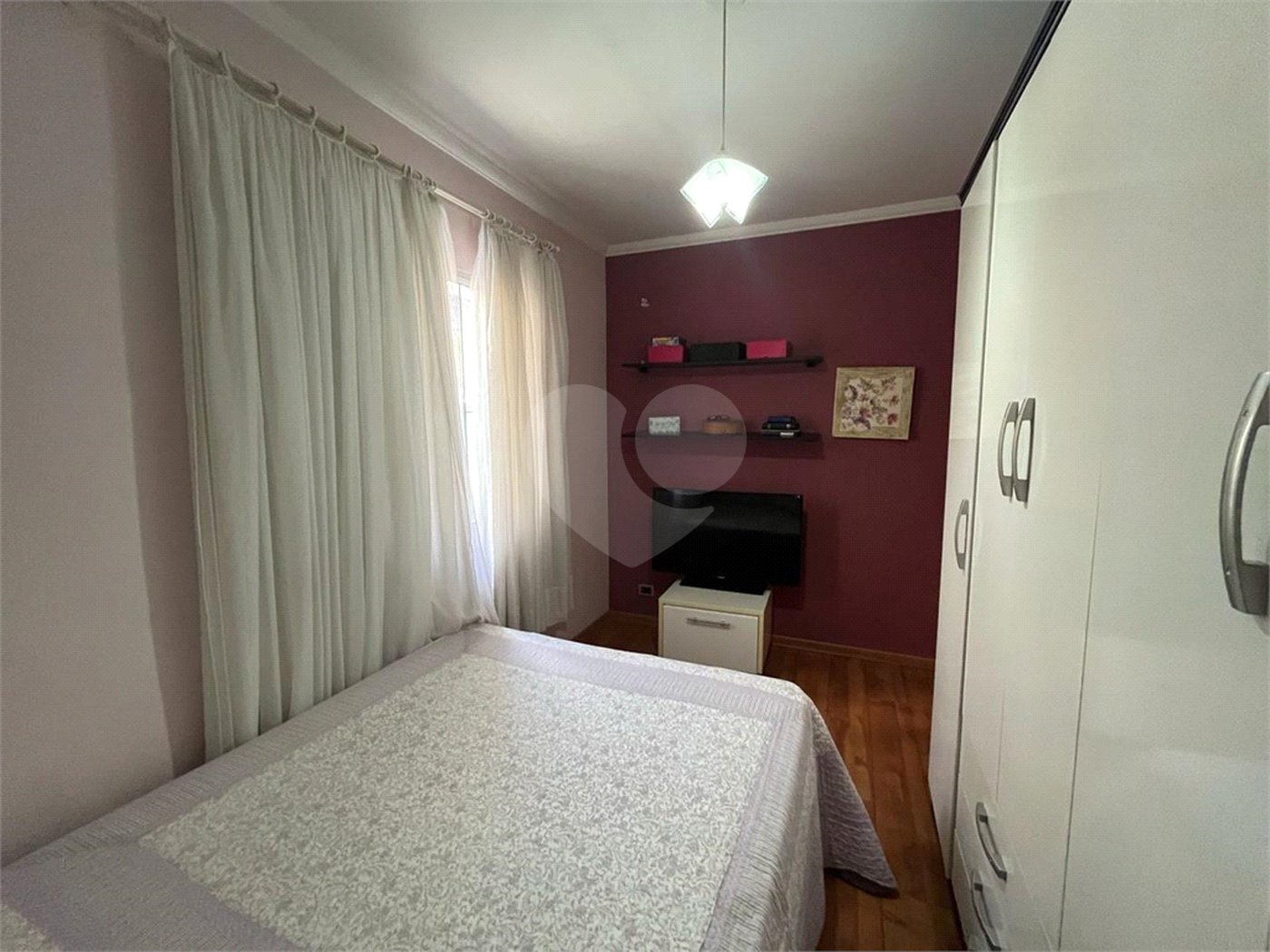 Casa à venda com 3 quartos, sendo 1 suíte,  em Jardim Casablanca, São Paulo, SP