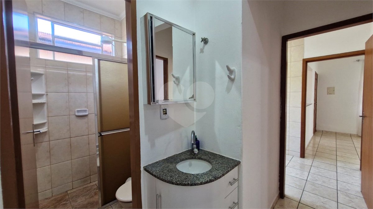 Casa para alugar com 3 quartos, sendo 1 suíte, no condomínio Santa Mônica, Atibaia - SP