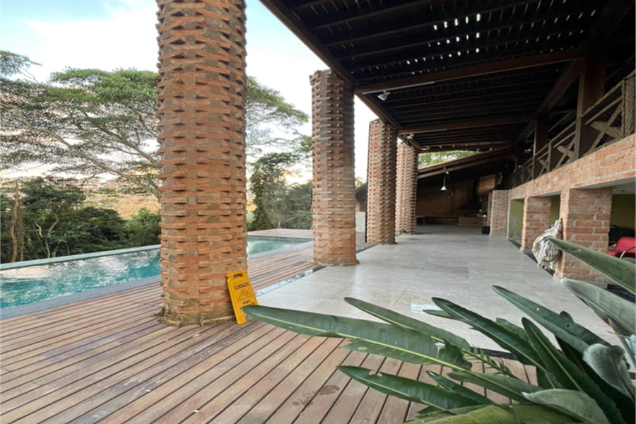 Casa à venda com 3 quartos, sendo 1 suíte,  no condomínio Alpes da Cantareira, Mairiporã - SP