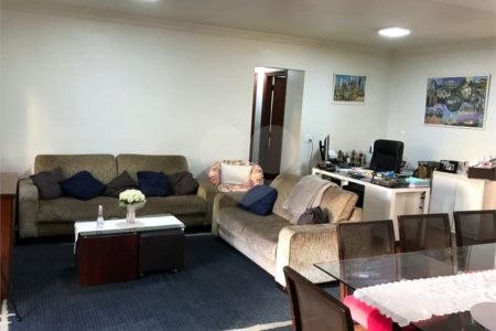 Apartamento à venda com 4 quartos, sendo 2 suítes, em Vila Olímpia, São Paulo, SP