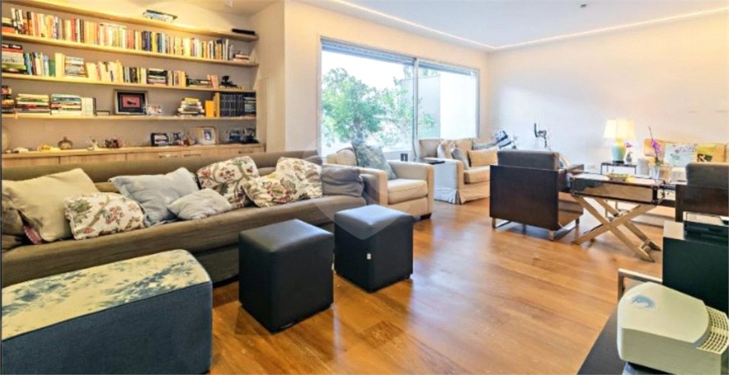 Casa à venda com 4 quartos, sendo 1 suíte, em Jardim Europa, São Paulo, SP