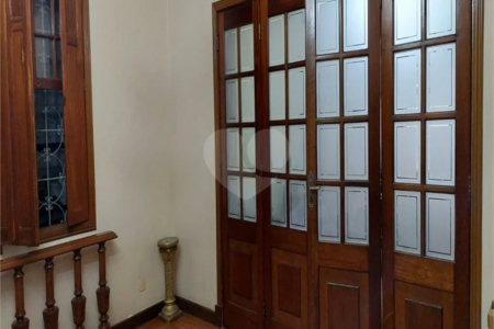 Casa com dois pavimentos na Barra Funda: