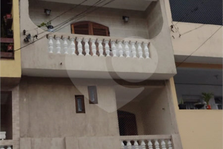 Sobrado à venda com 3 quartos, sendo 1 suíte, em Jardim da Mamãe, Guarulhos, SP