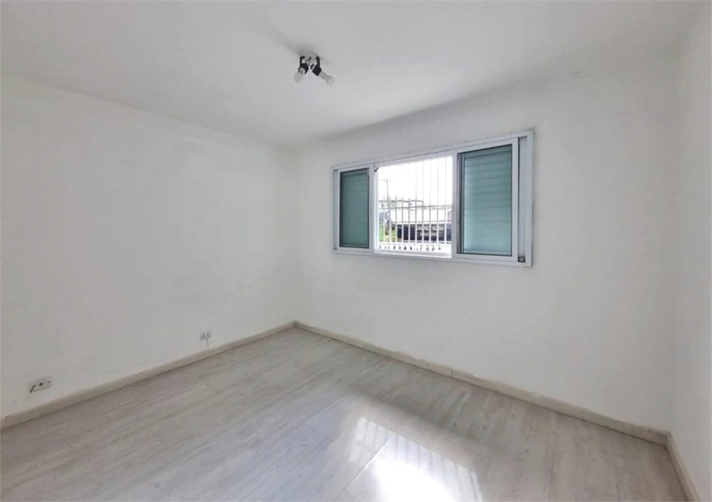 Sobrado à venda com 3 quartos, sendo 2 suítes,  em Jardim Ester Yolanda, São Paulo, SP