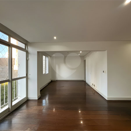 Apartamento à venda com 3 quartos, sendo 1 suíte, em Cerqueira César, São Paulo, SP