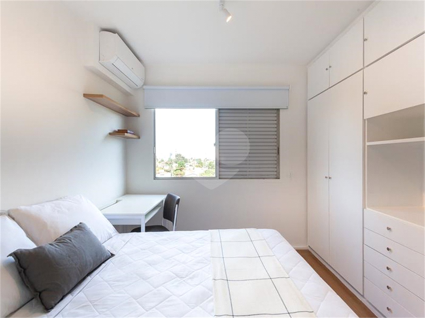 Apartamento à venda com 4 quartos, sendo 1 suíte, em Vila Olímpia, São Paulo, SP