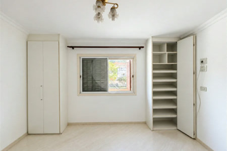 Casa à venda com 3 quartos, sendo 1 suíte, no condomínio Vila das Emboabas, São Paulo - SP