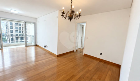 Apartamento à venda com 3 quartos, sendo 1 suíte,  em Jardim das Acácias, São Paulo, SP