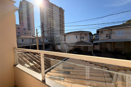 Casa à venda com 3 quartos, sendo 1 suíte, no condomínio Village Sarriá, Sorocaba - SP