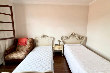 Casa à venda com 5 quartos, sendo 2 suítes, em Vila Formosa, São Paulo, SP