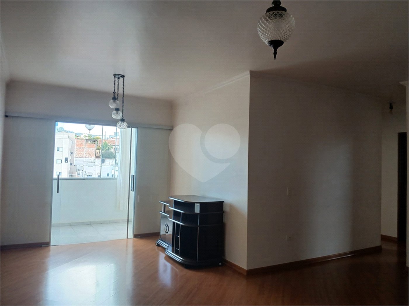 Apartamento à venda ou para alugar com 3 quartos, sendo 1 suíte,  em Jardim Flórida, São Roque, SP