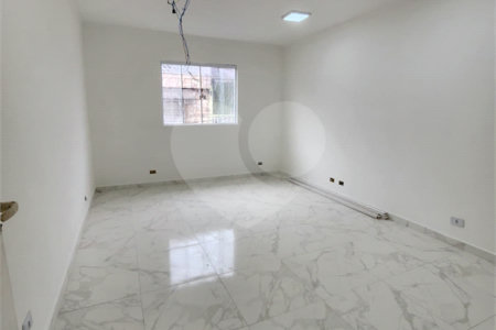Sobrado à venda com 3 quartos, sendo 1 suíte,  em Parada Inglesa, São Paulo, SP