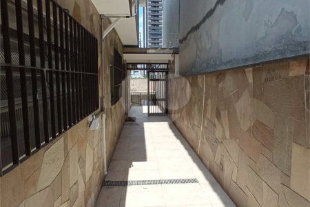 Sobrado à venda com 3 quartos, sendo 1 suíte, em Bosque da Saúde, São Paulo, SP